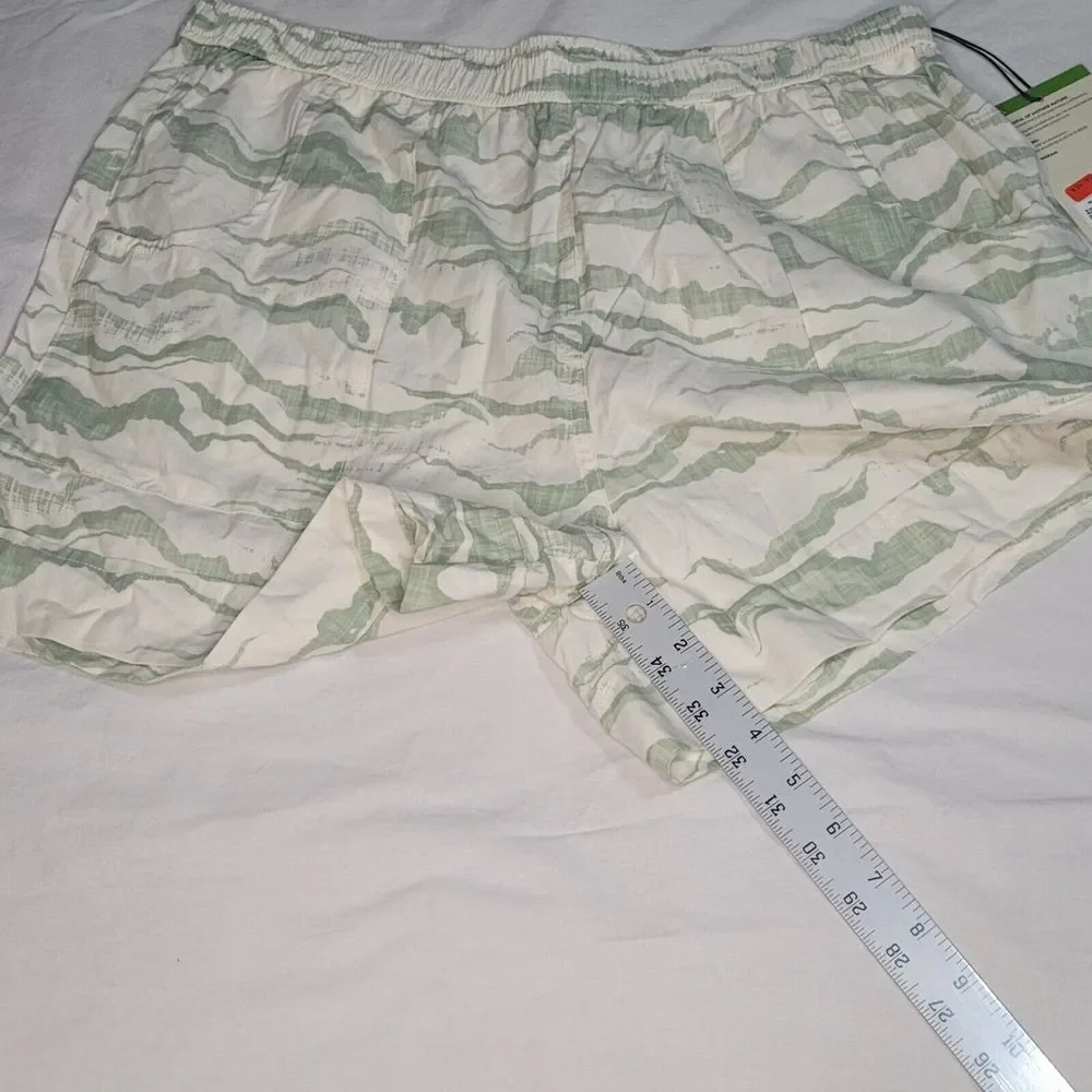 NWT Alpine‎ Design Shorts  Green Design SPF 30 Size Large Elastic Waist